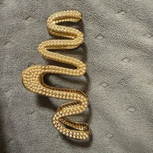 NWOT Elegant Gold and Pearl Women's Hair Clip